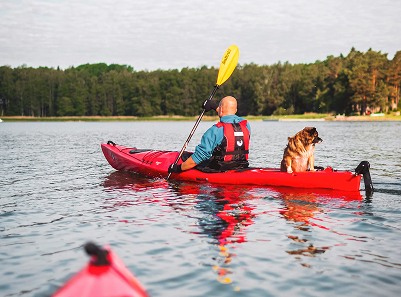 dog on kayak2